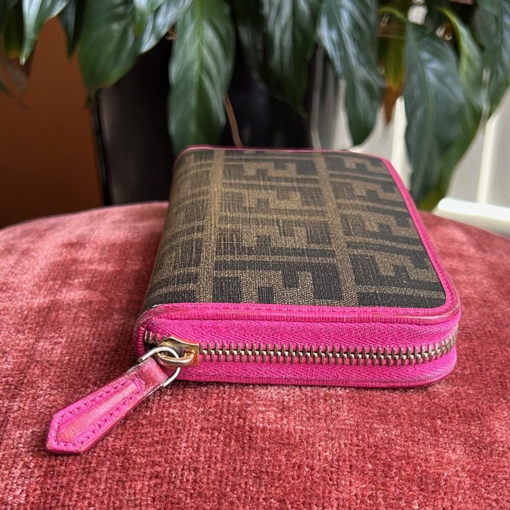 FENDI Zip Around Zucca Wallet Tobacco Pink - Picture 4 of 11